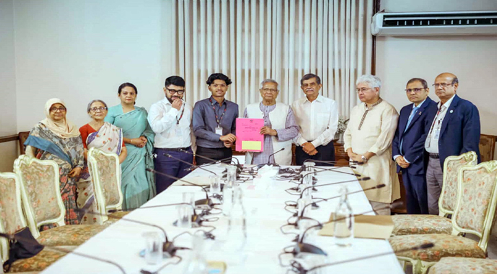 সাগর-রুনির সন্তানের হাতে প্লটের দলিল হস্তান্তর করলেন প্রধান উপদেষ্টা 